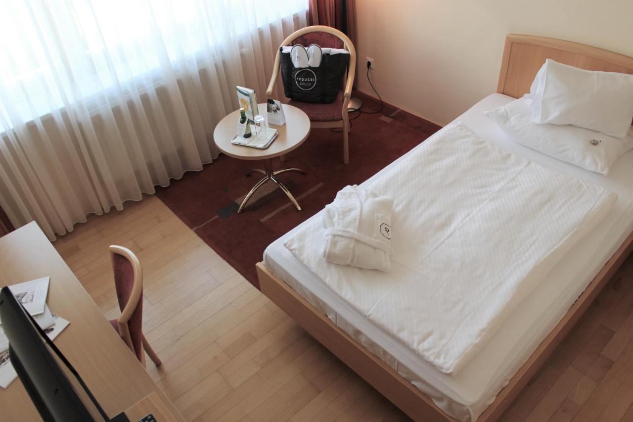 Reduce Hotel Vital Бад Татцмансдорф Екстериор снимка